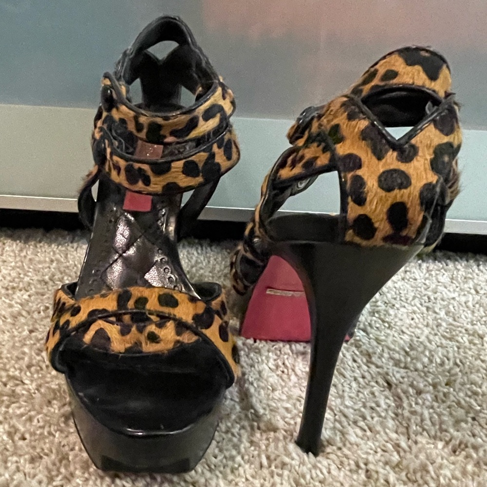 Steve Madden Leopard heels! Size 6